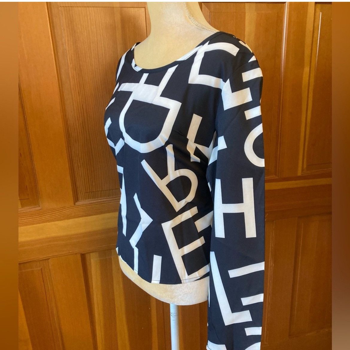 Designer × Other NWT, Lavishly Paris Women’s Sexy Designer Twist Back Blouse. Size S / US 4 / IT 40 - 5 Thumbnail