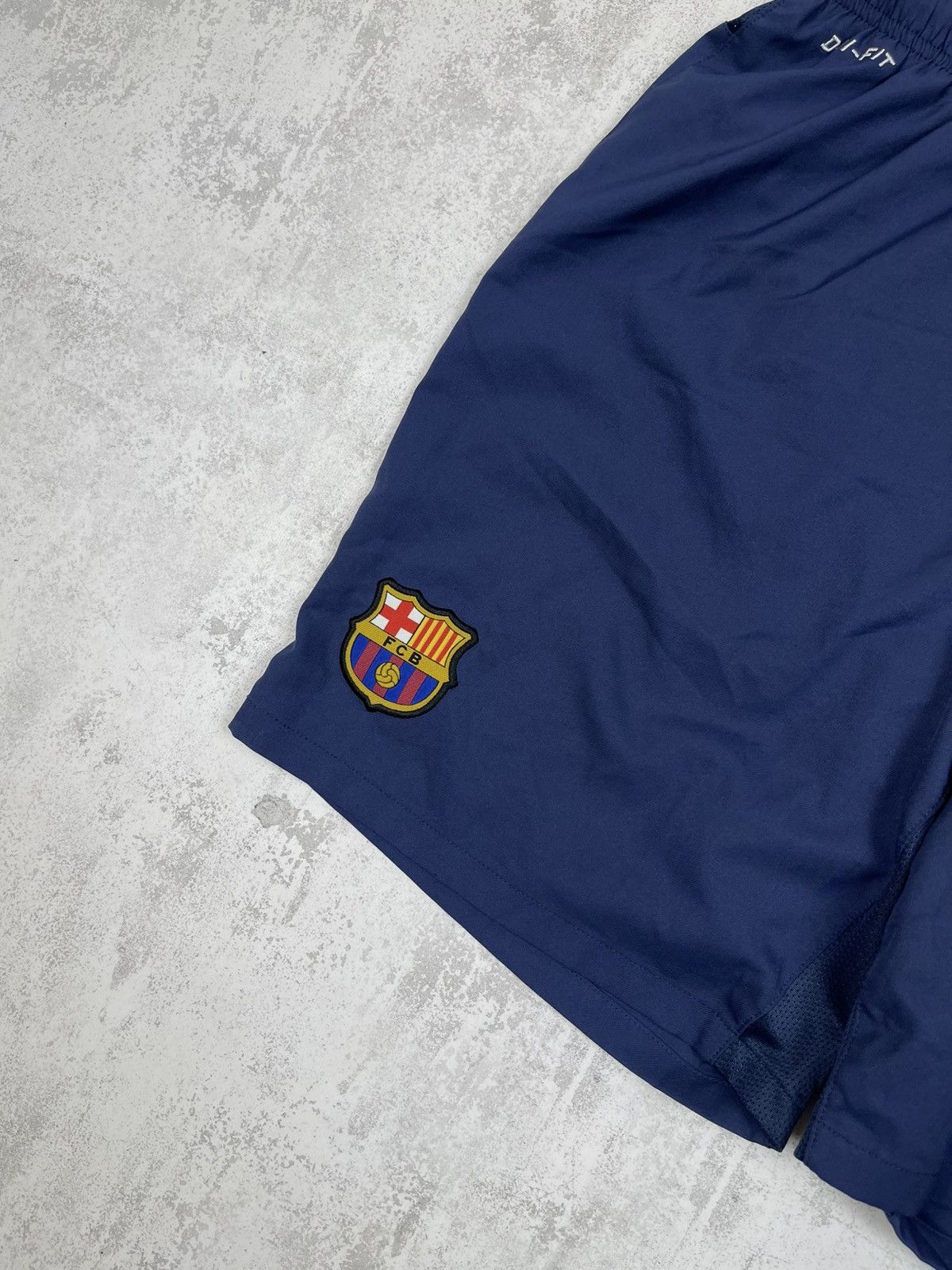 Nike Nike FC Barcelona 2013/14 Training Dri-FITPerformance Shorts Size US 35 - 2 Thumbnail