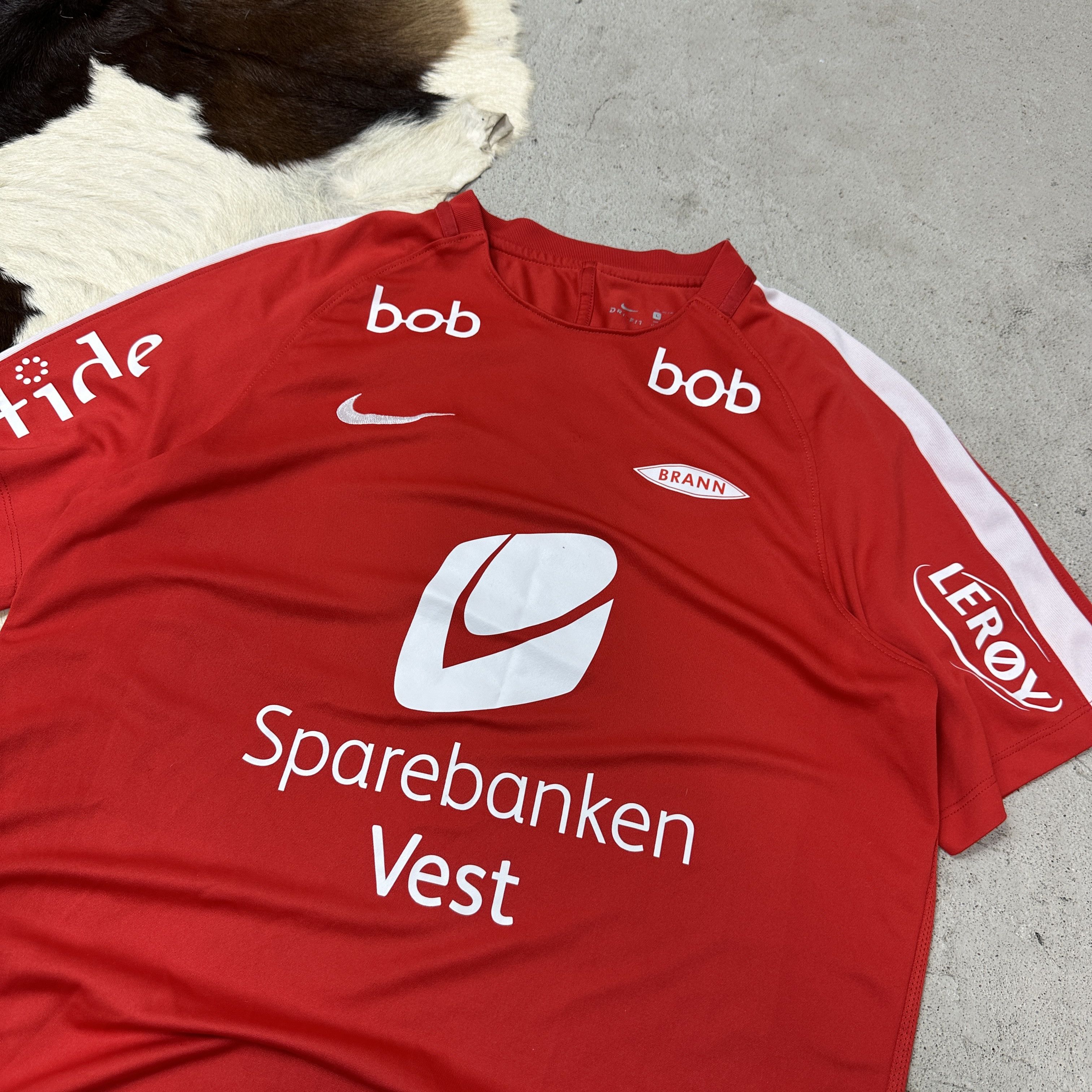 Nike Vintage Sportswear Nike SK Brann 17/18 Jersey Y2K Size US L / EU 52-54 / 3 - 2 Thumbnail