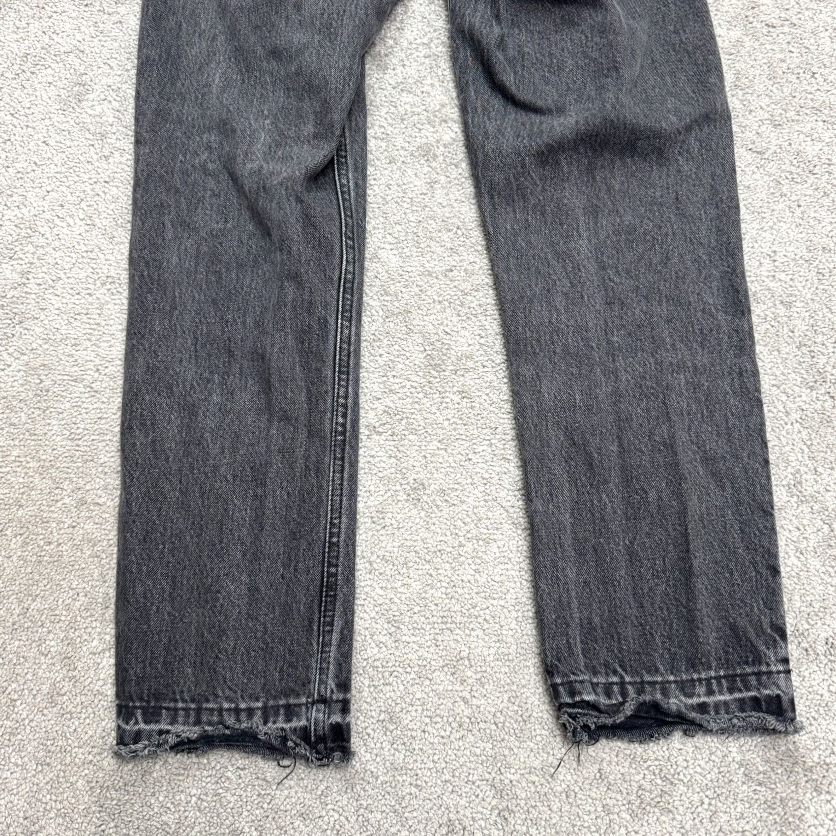 Levi's Everlane The Cheeky Cropped Denim Jeans Womens 26 Black Button Fly Cotton Regular Size Type Jeans Size 26" / US 2 / IT 38 - 6 Thumbnail