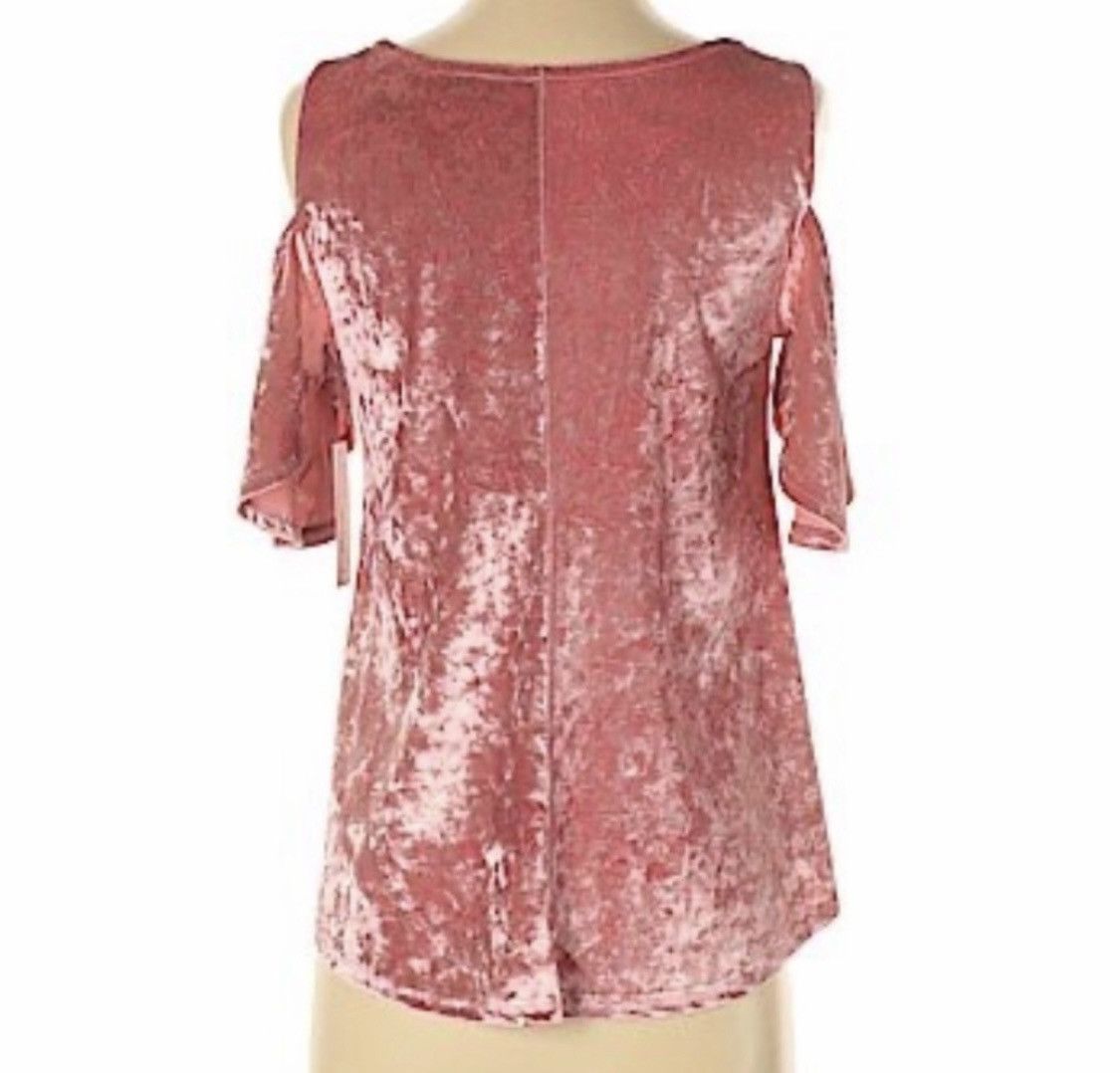 Other PINK BAROQUE VELVET ROSE COLD SHOULDER TOP Size S / US 4 / IT 40 - 8 Thumbnail