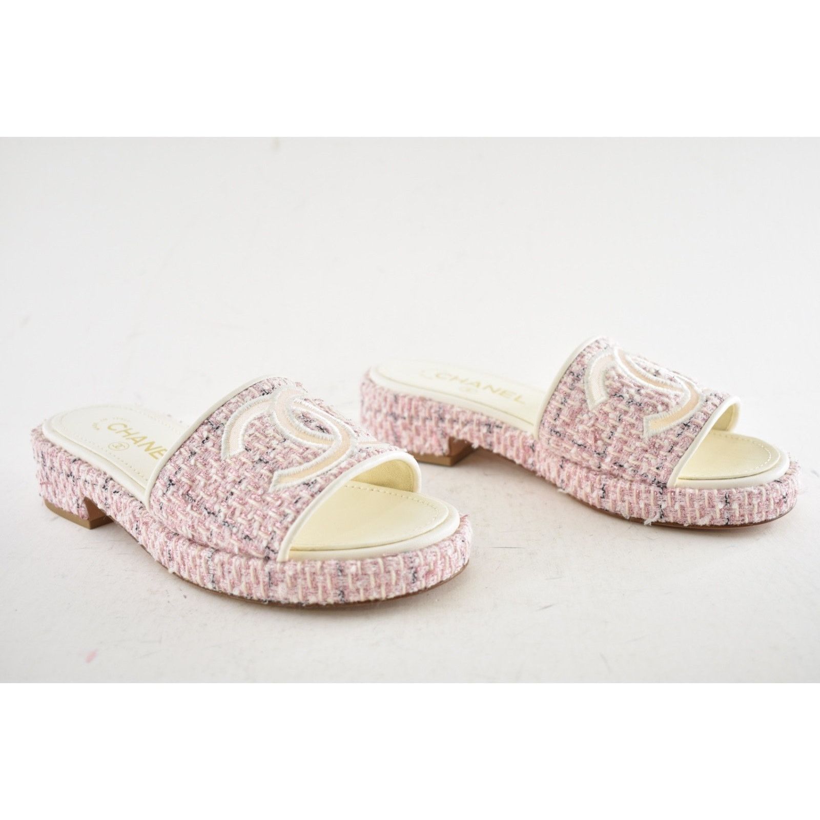 Chanel Chanel 20P Pink White Tweed Mesh CC Logo Slide Slip On Size US 6 / IT 36 - 3 Thumbnail