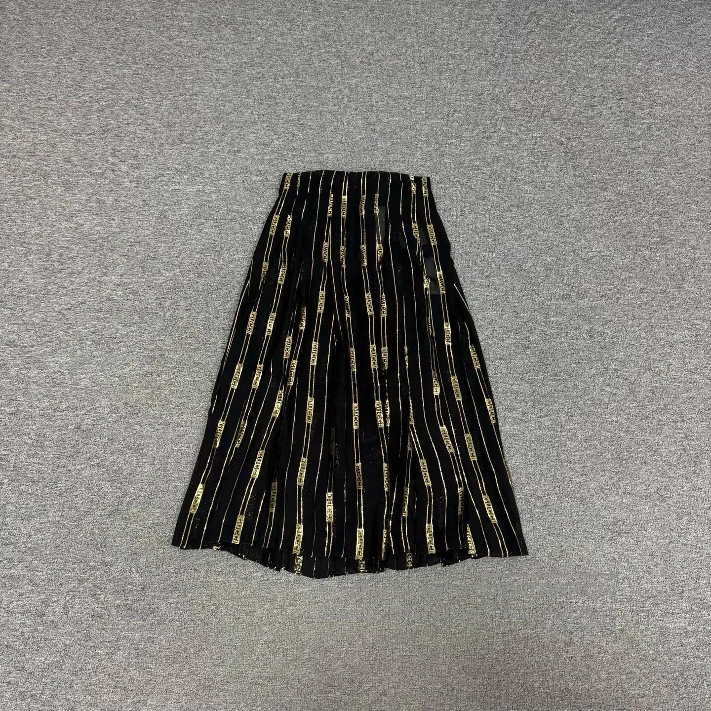 Gucci Gucci Dapper Dan Gold Logo Pleated Skirt. Size 37" - 4 Thumbnail