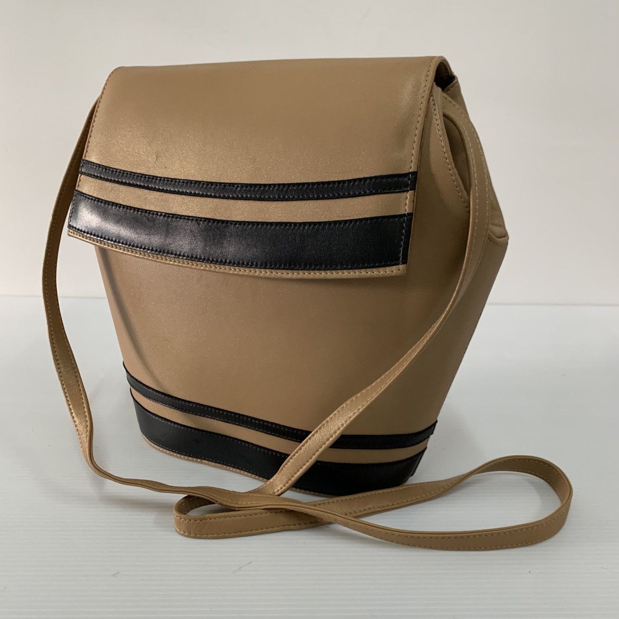 Charles Jourdan Charles Jourdan Leather Slingbag Size ONE SIZE - 2 Thumbnail