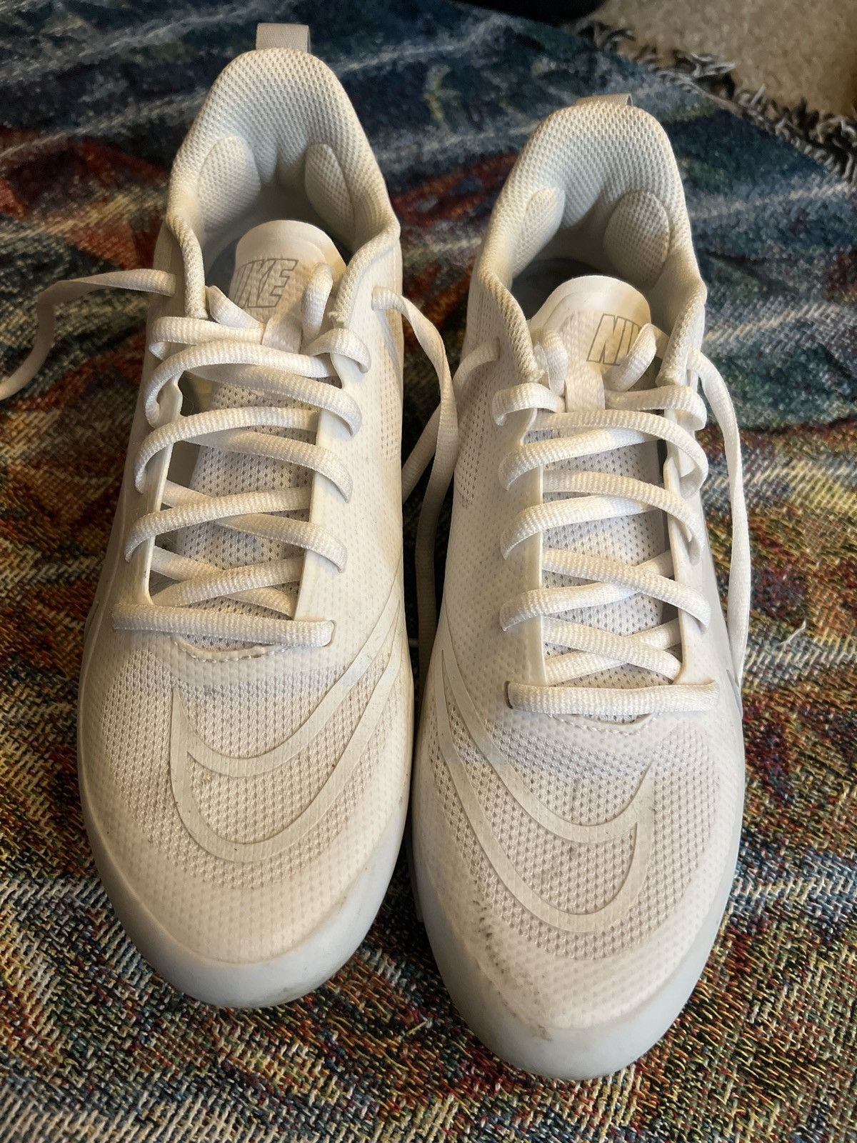 Nike Mens size 7 nike low white cleats Size US 7 / EU 40 - 1 Thumbnail
