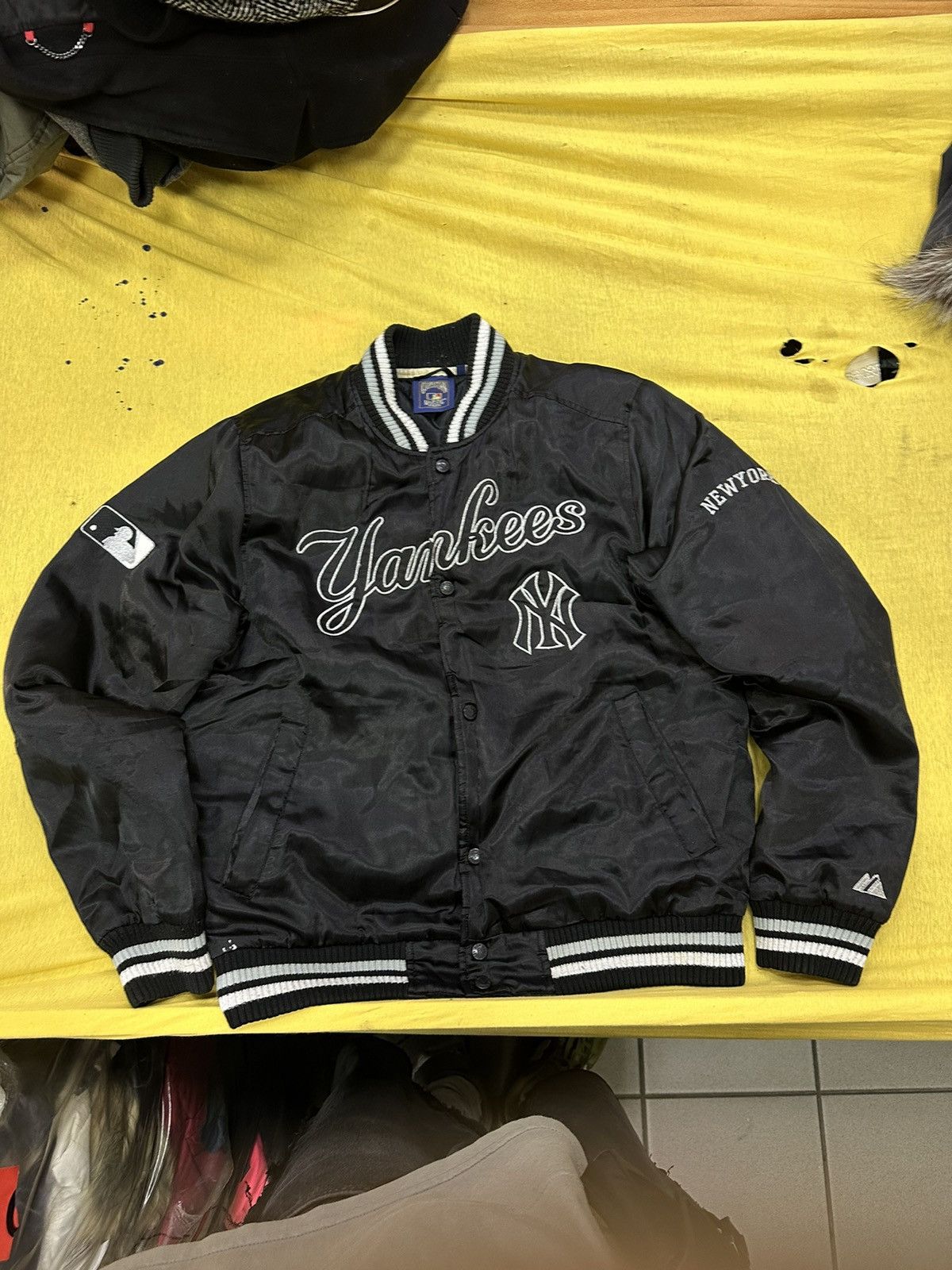 New York Yankees Yankees vintage 90s bomber jacket Size US L / EU 52-54 / 3 - 13 Thumbnail