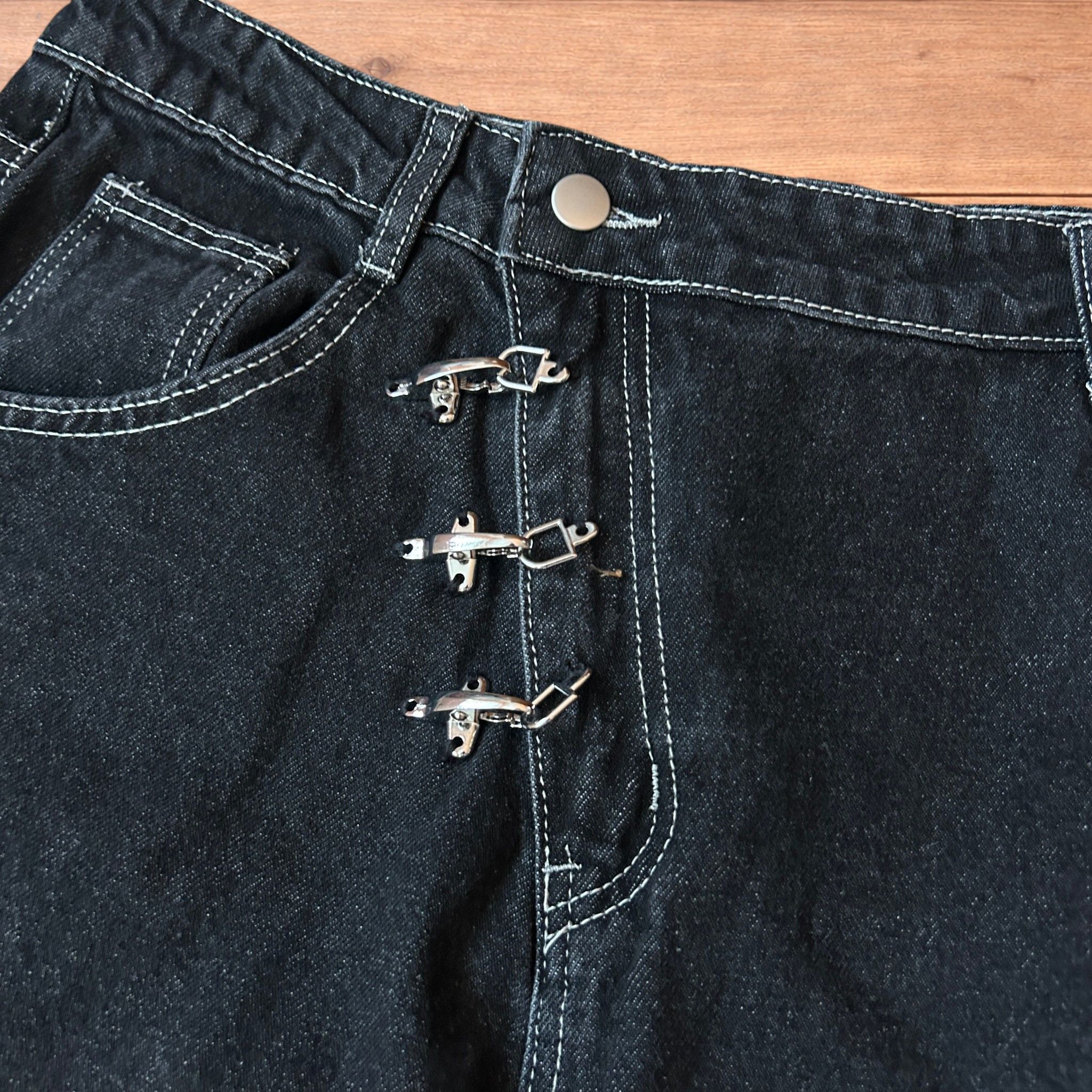 Japanese Brand Baggy wide leg denim shorts jorts with buckles in black. Size US 34 / EU 50 - 5 Thumbnail