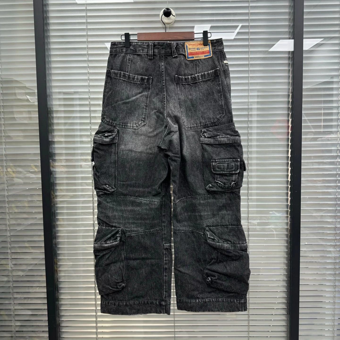 Diesel Diesel Black Multi-Pocket Cargo Pants Size 30 Like New Size US 30 / EU 46 - 2 Thumbnail