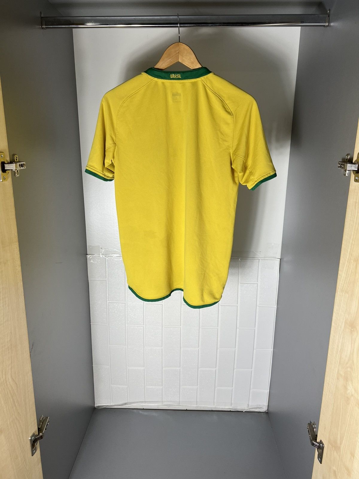 Nike VINTAGE NIKE BRAZIL RETRO SOCCER JERSEY BLOKECORE Y2K 90s Size US S / EU 44-46 / 1 - 14 Thumbnail