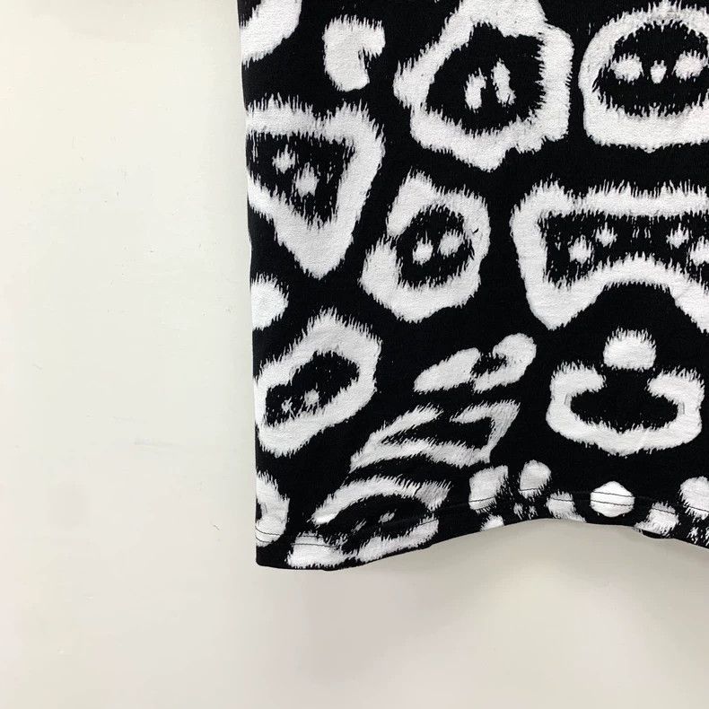 Givenchy Givenchy Givenchy Black and White Graphic Tshirt -2507 Size XS / US 0-2 / IT 36-38 - 4 Thumbnail