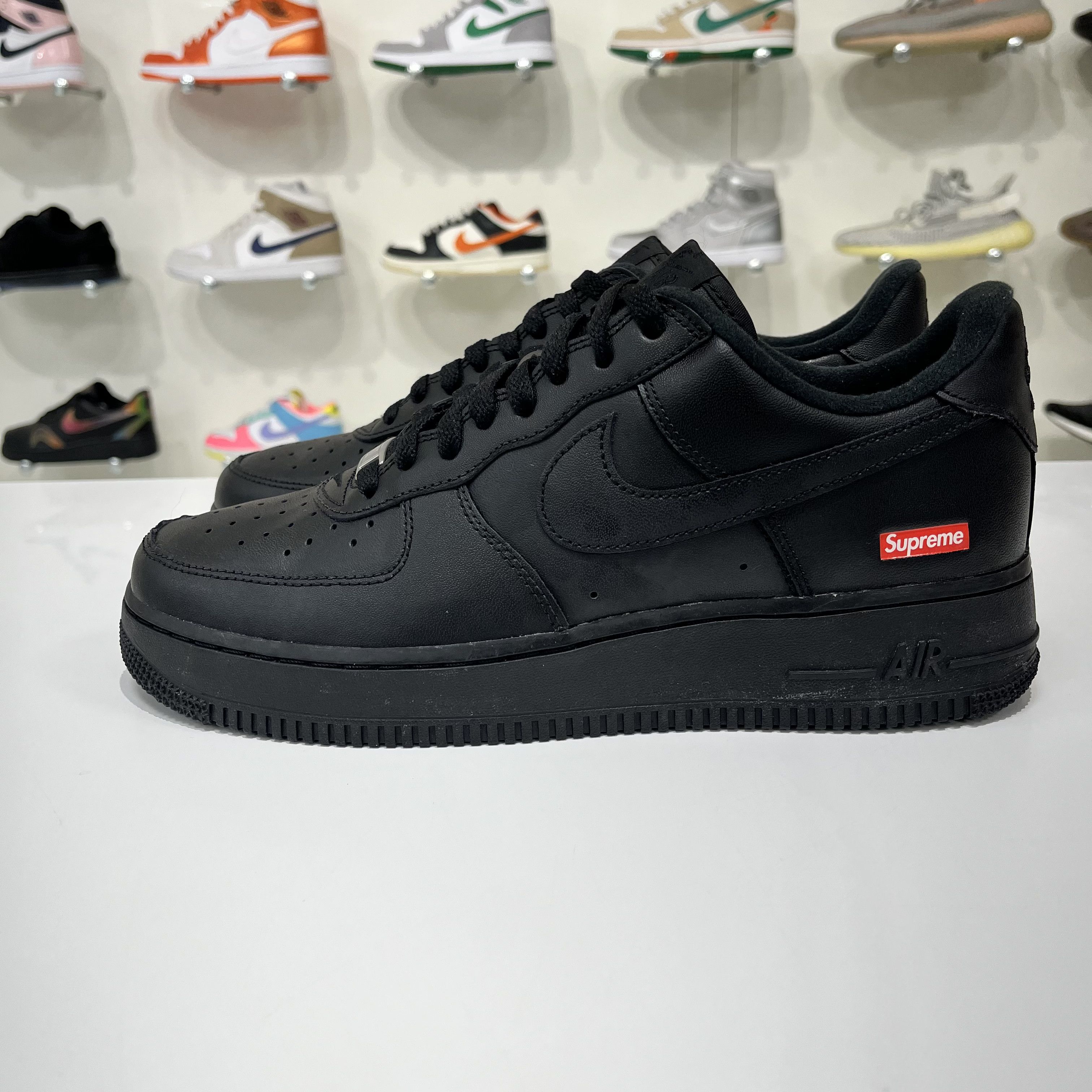 Nike × Supreme Nike Air Force 1 Low Supreme Black Size US 9 / EU 42 - 3 Thumbnail