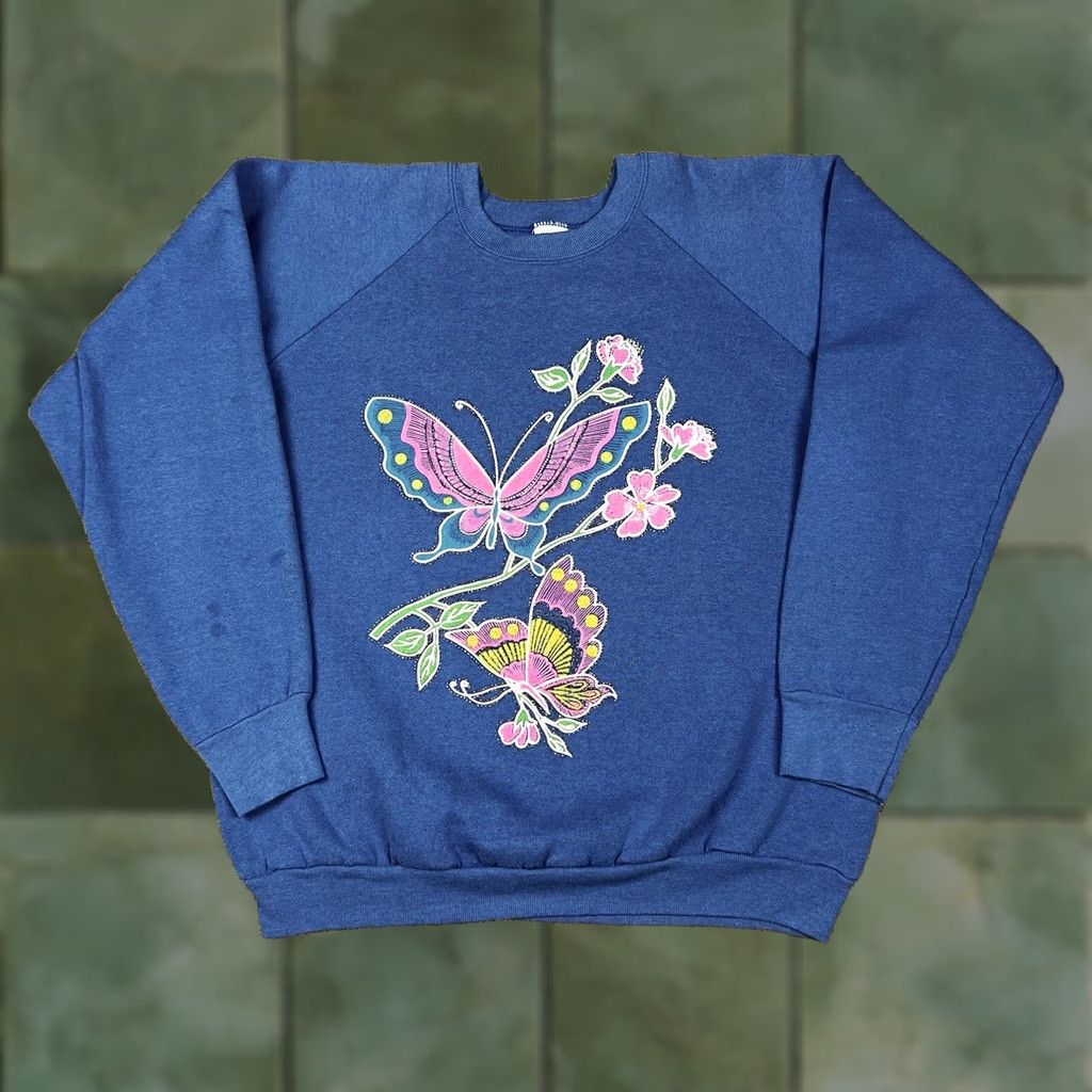 Fruit Of The Loom VINTAGE 90s Puff Print Floral Butterfly Raglan Crewneck Sweatshirt Medium Made USA Unisex Adults Mens Womens Size US M / EU 48-50 / 2 - 1 Thumbnail