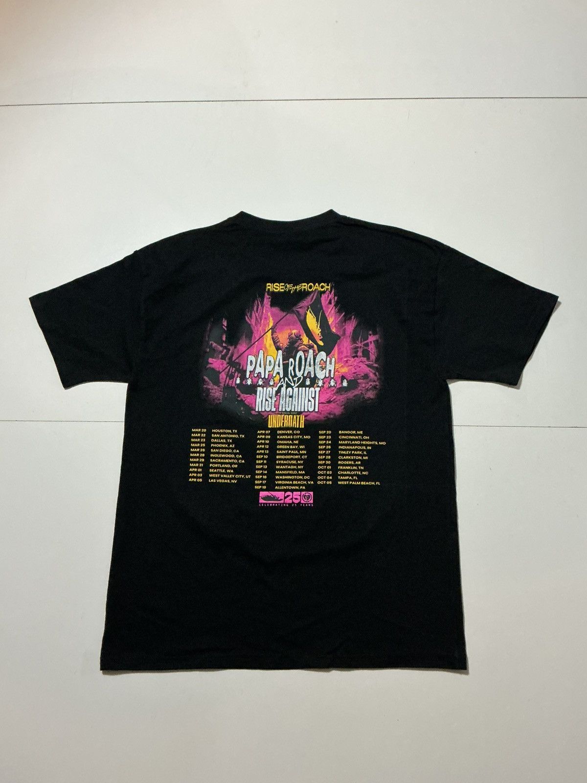 Band Tees Papa Roach Rise Of The Roach Tour 25 Years Of Infest T-Shirt Size US L / EU 52-54 / 3 - 3 Thumbnail