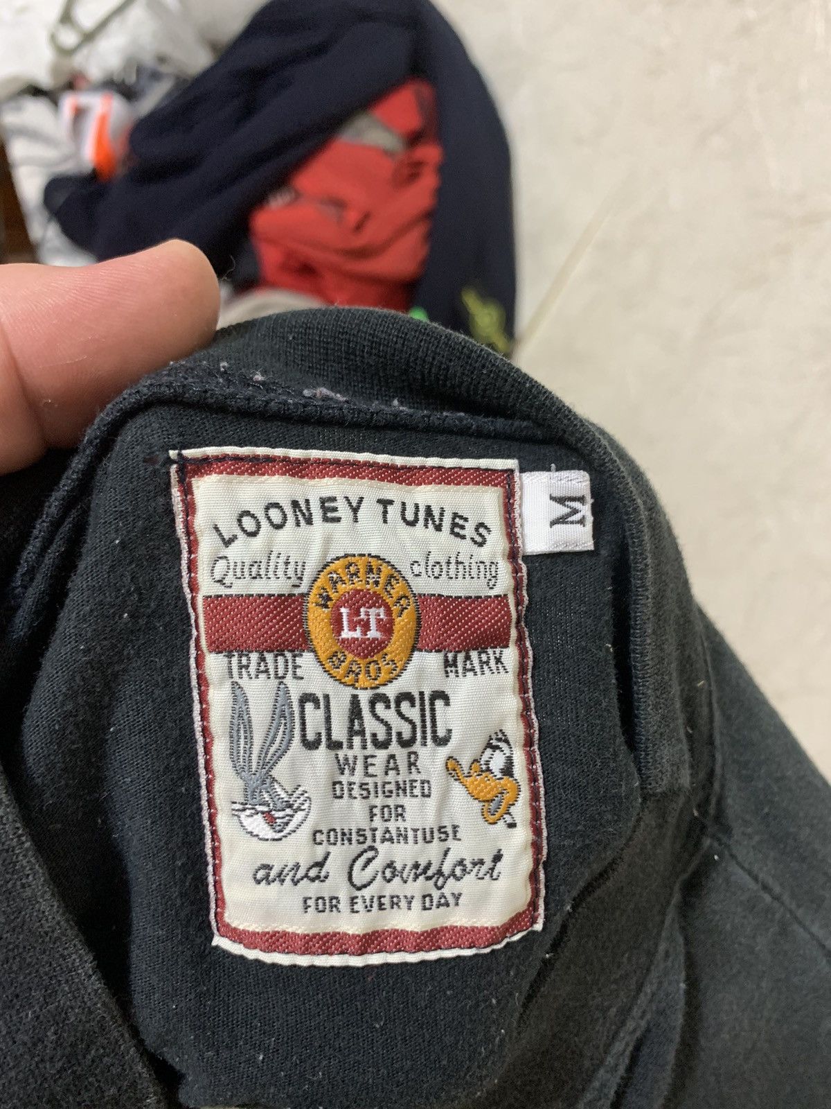 Disney × Vintage × Warner Bros Vintage 1996 Looney Tunes Warner Bros Basketball Duck Tshirt Size US M / EU 48-50 / 2 - 7 Thumbnail