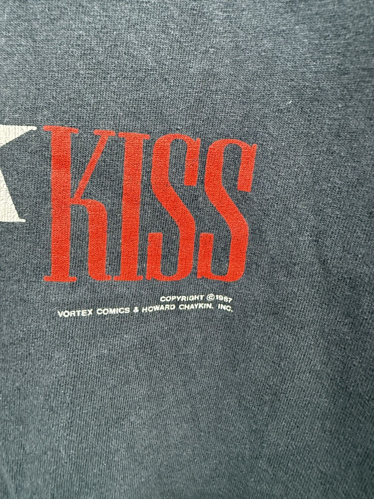 Vintage Vintage 1987 Black Kiss Comics Tshirt Size US L / EU 52-54 / 3 - 3 Thumbnail