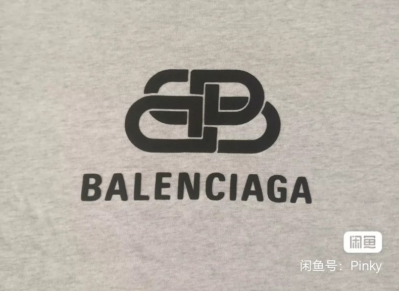 Balenciaga Balenciaga Short Sleeve T-Shirt, Almost New, Grey Lock扣 Le Size US XXS / EU 40 - 2 Thumbnail