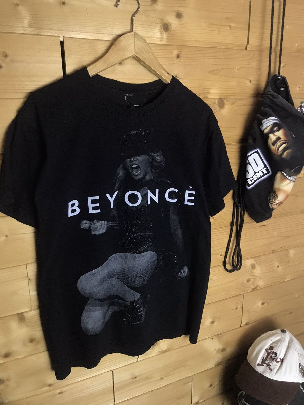 Band Tees Beyoncé Mrs. Carter 2014 tour t-shirt Size US M / EU 48-50 / 2 - 3 Thumbnail