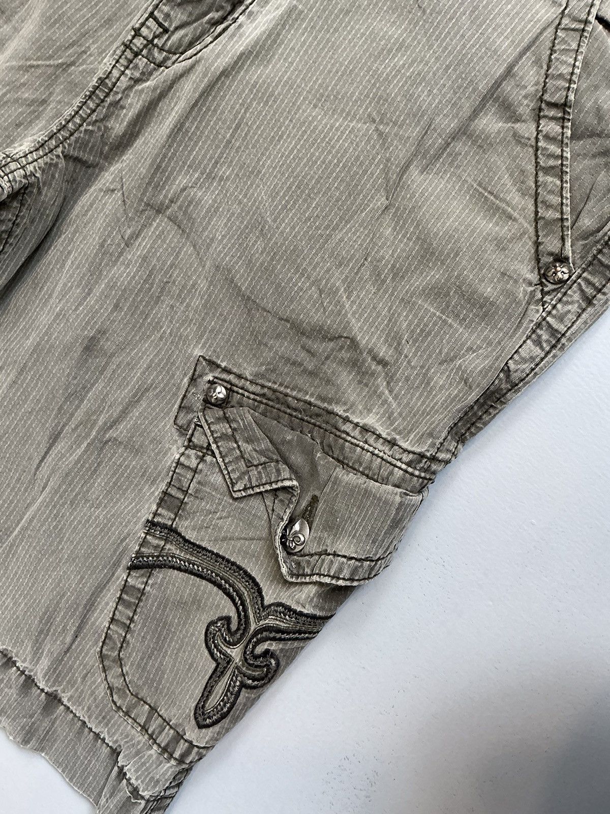 Rock Revival Vintage rock revival cargo jort Size US 44 / EU 60 - 4 Thumbnail