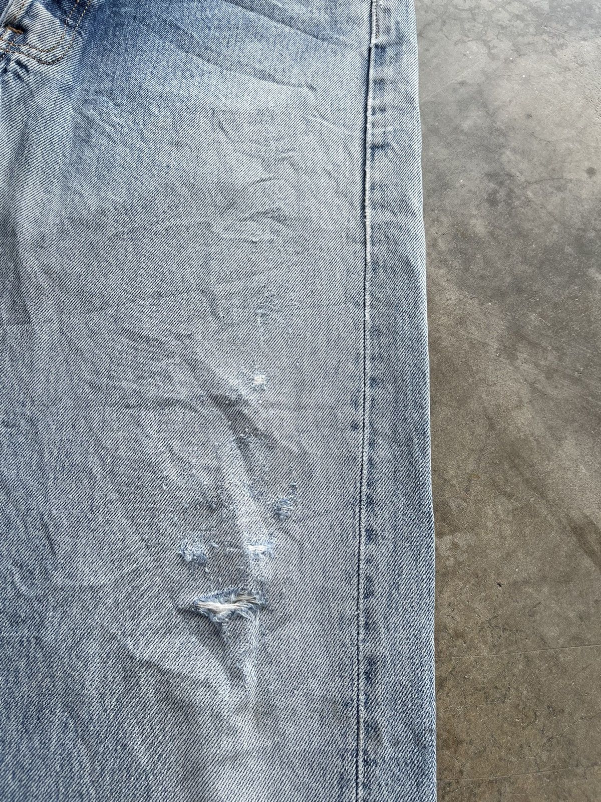 Levi's Vintage Levis 501 distressed faded blue button fly 553 Size US 30 / EU 46 - 5 Thumbnail