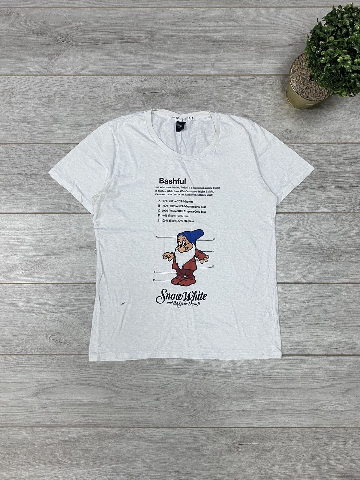 Undercover Undercover x Uniqlo Snow White By Disney Size US M / EU 48-50 / 2 - 1 Thumbnail