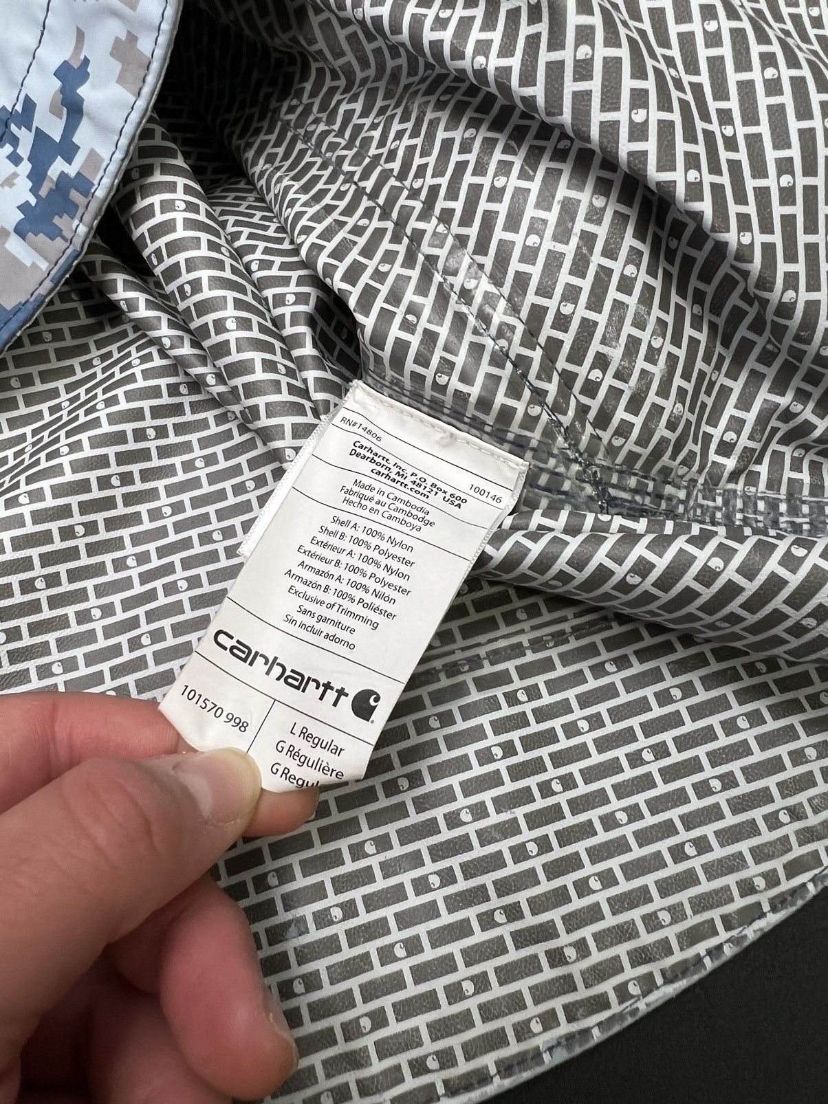 Carhartt Carhartt digi camo rain jacket size L worn & flawed interior Size US L / EU 52-54 / 3 - 5 Thumbnail