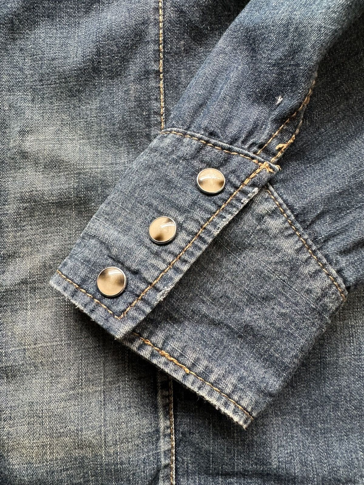 Lounge Lizard 00's Lounge Lizard stonewash denim shirt / if six was nine Size US M / EU 48-50 / 2 - 16 Thumbnail