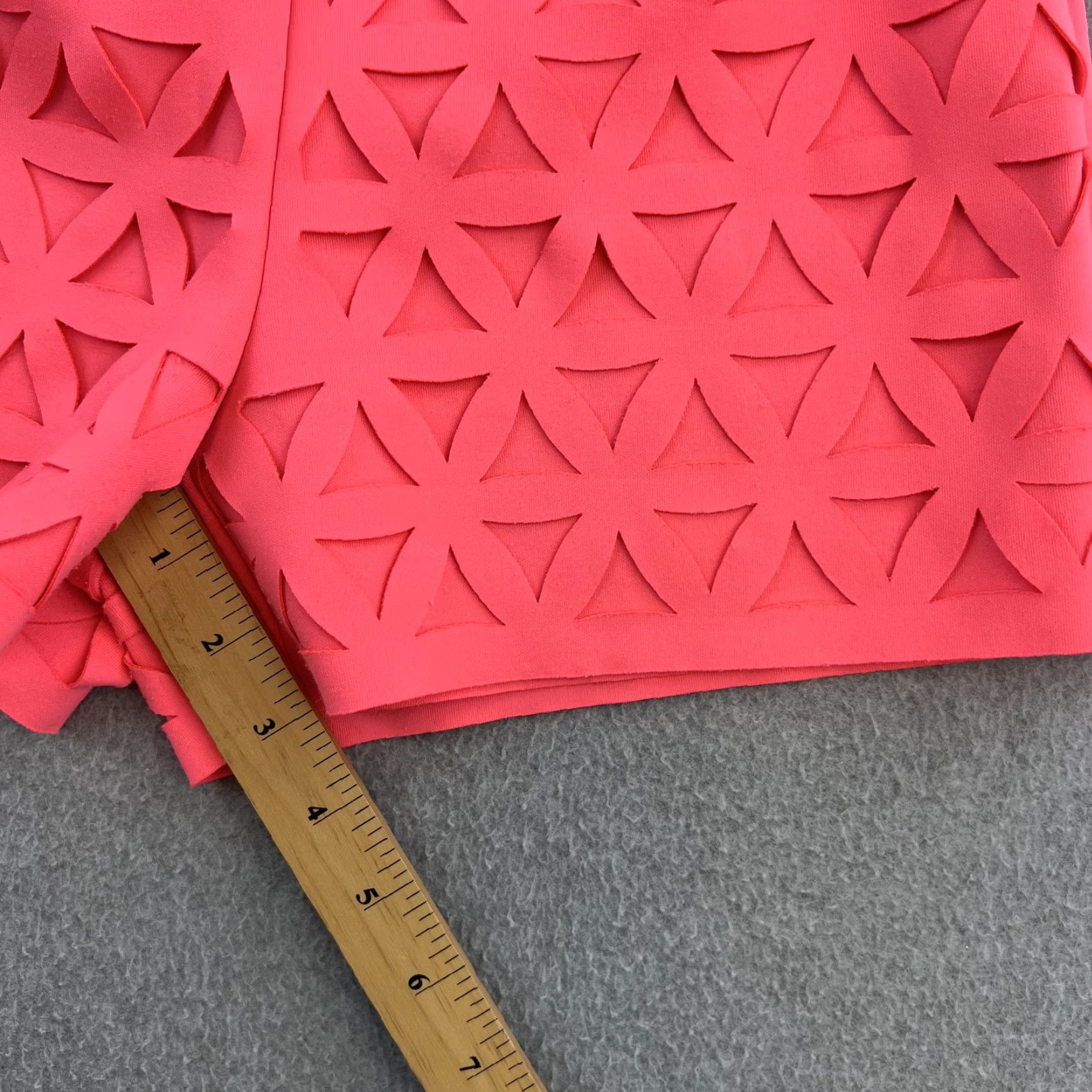 Lilly Pulitzer VINTAGE? Not Vintage. Lilly Pulitzer Shorts Womens 00 Pink Laser Cut Geometric Scallop Hem Dressy Summer Size 24" / US 00 / IT 34 - 3 Thumbnail
