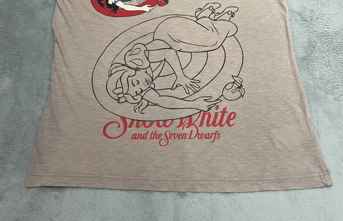 Disney UNIQLO UNDERCOVER x DISNEY SNOW WHITE WOMEN TSHIRT Size US L / EU 52-54 / 3 - 5 Thumbnail