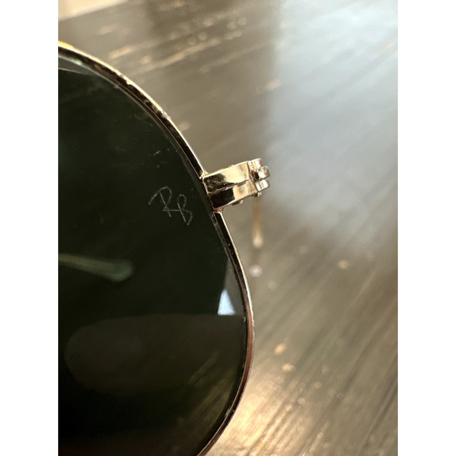Vintage VINTAGE? No, it's not vintage. Ray-Ban Aviator Sunglasses Metal Large 3025 Men Adult Size Large Gold Frame Black Gradient Lens 90s Classic Mens Size ONE SIZE - 2 Thumbnail