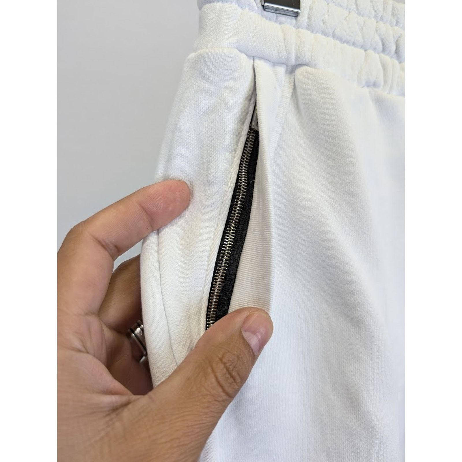 Amiri o1rshd1 MA Logo Sweatshorts in White Size US 30 / EU 46 - 10 Thumbnail