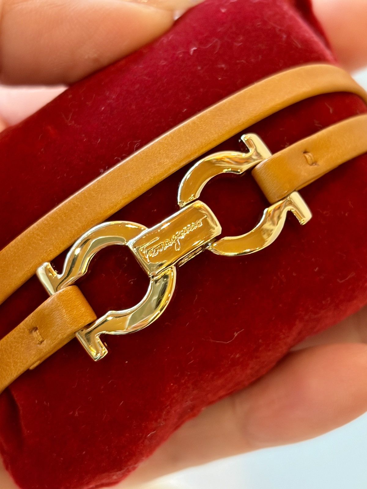 Salvatore Ferragamo Authentic Salvatore Ferragamo Gancini Leather Multi-Wear Size ONE SIZE - 1 Thumbnail