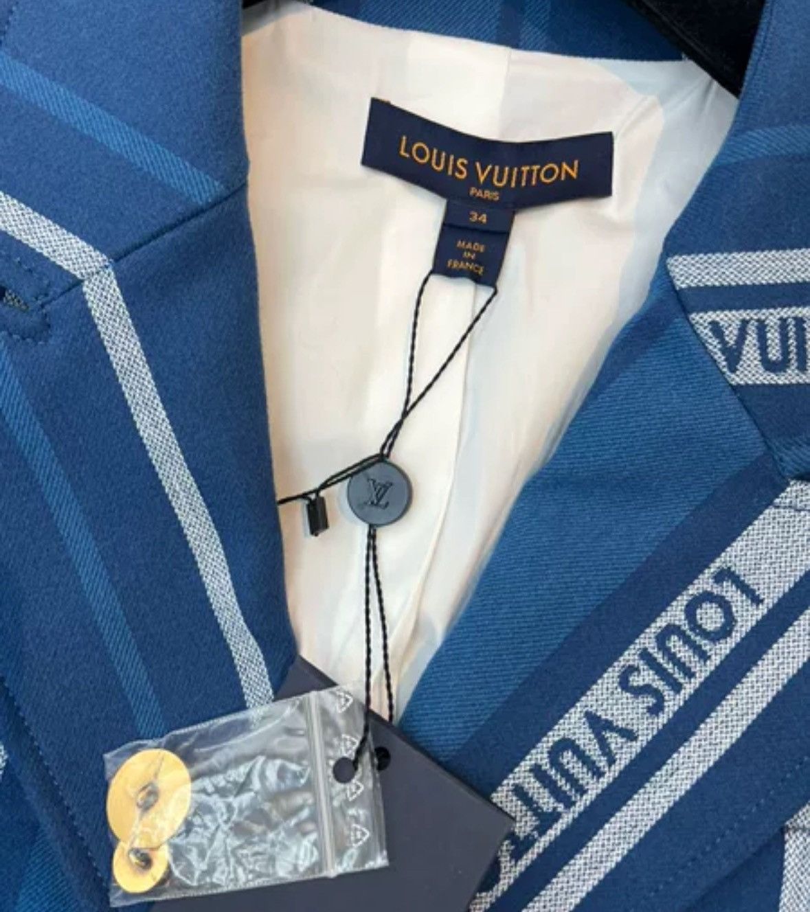 Louis Vuitton Louis Vuitton blue V-neck striped letter logo denim jacket Size US S / EU 44-46 / 1 - 3 Thumbnail