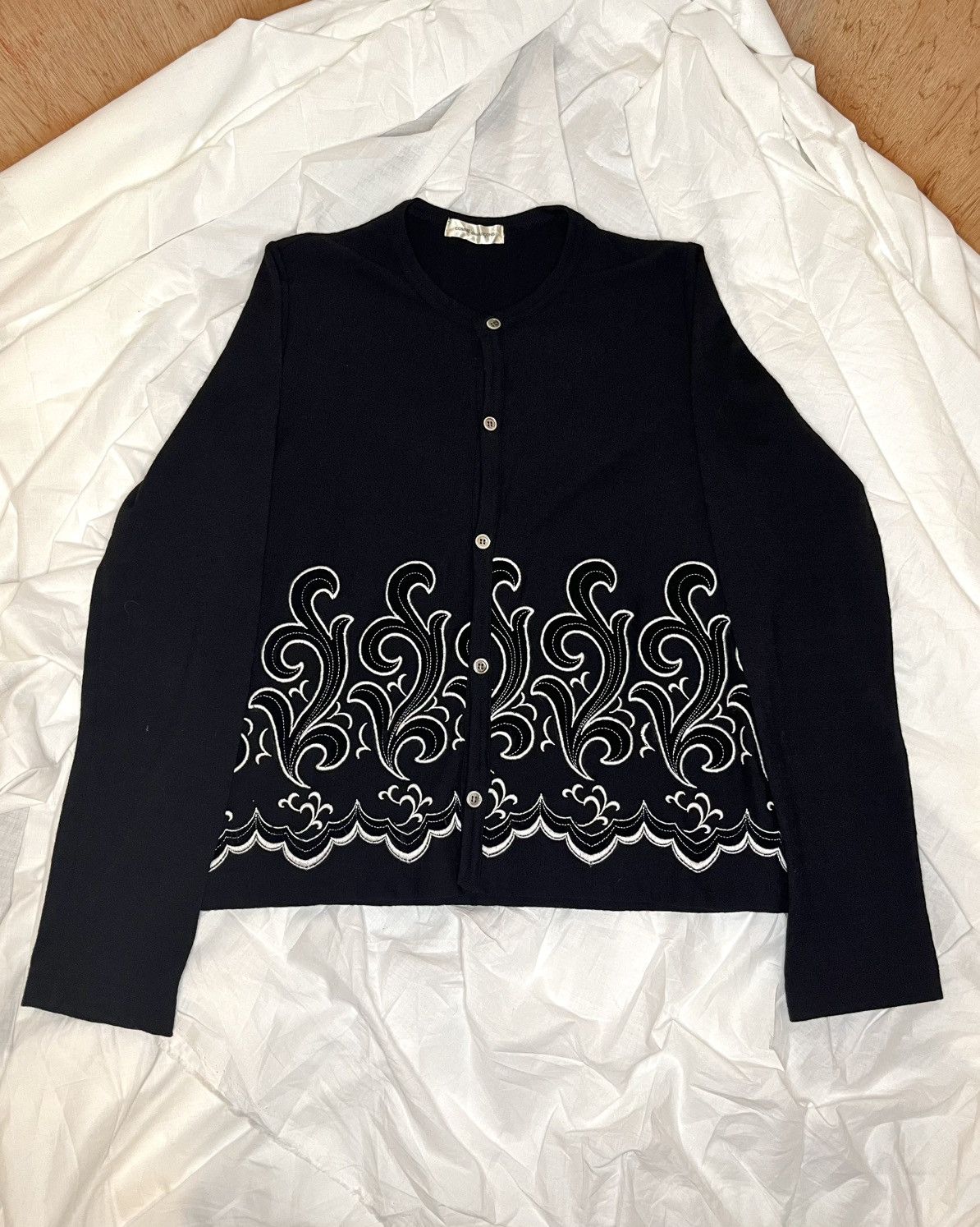Comme des Garcons Comme des Garcons AD2001 Baroque Velvet Embroidery Cardigan Size ONE SIZE - 1 Thumbnail