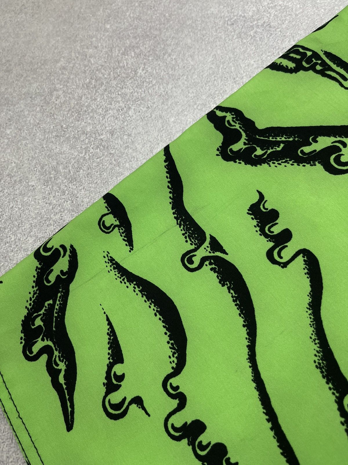 Santa Cruz Skateboards Vintage Santa Cruz Skateboarding Shorts Full Print Big Logo Size US 36 / EU 52 - 8 Thumbnail