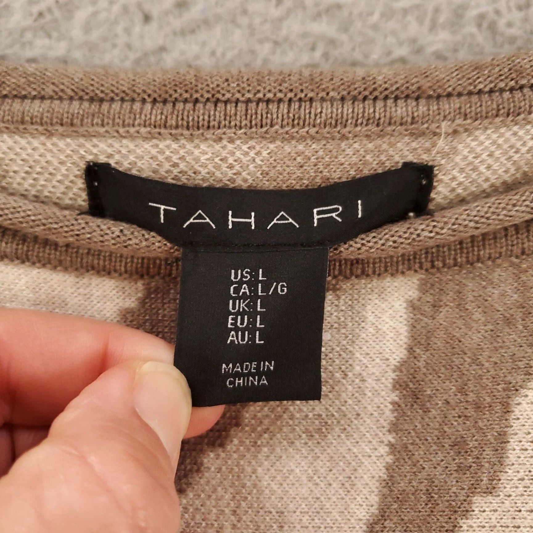 Vintage Tahari Wool Blend Womens Sweater Large Tan Beige Animal Zebra Print Pullover Size L / US 10 / IT 46 - 4 Thumbnail