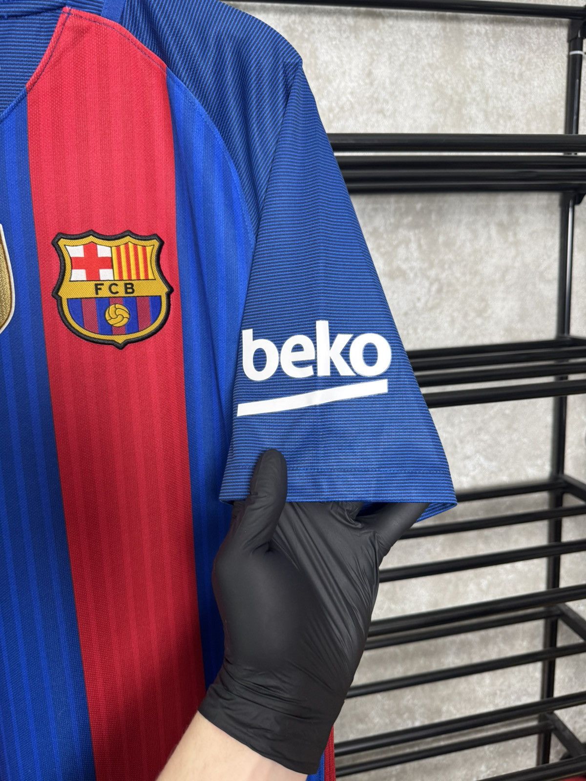 Nike Vintage Nike Barcelona Iniesta #8 Jersey Football Shirt Size US M / EU 48-50 / 2 - 5 Thumbnail