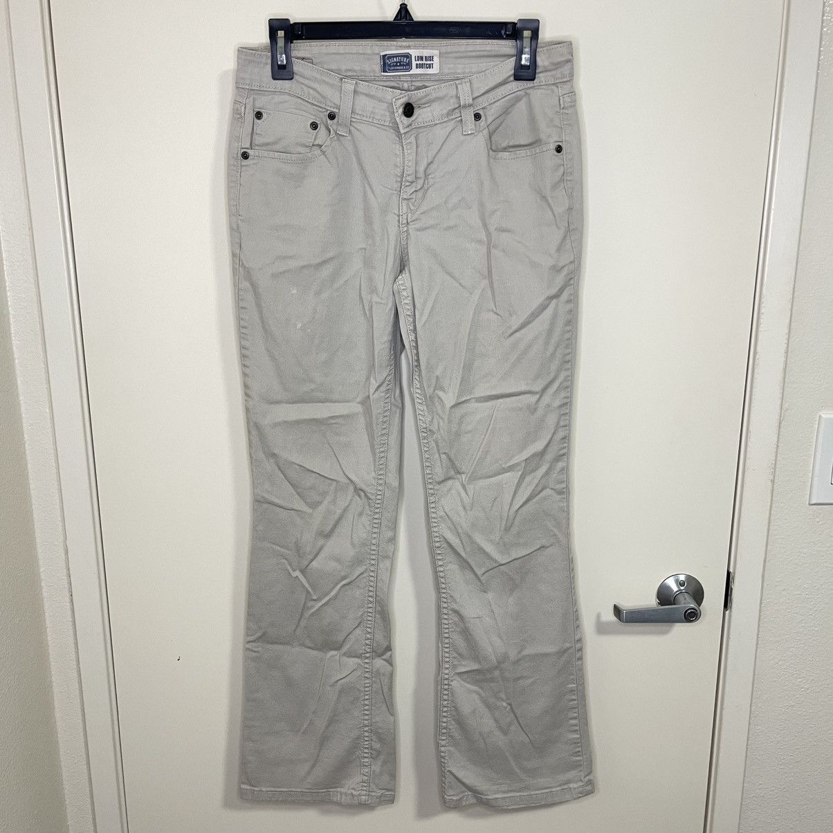 Levi's Signature by Levi’s Strauss & Co. Low Rise Bootcut Jeans Size 27" / US 4 / IT 40 - 1 Thumbnail