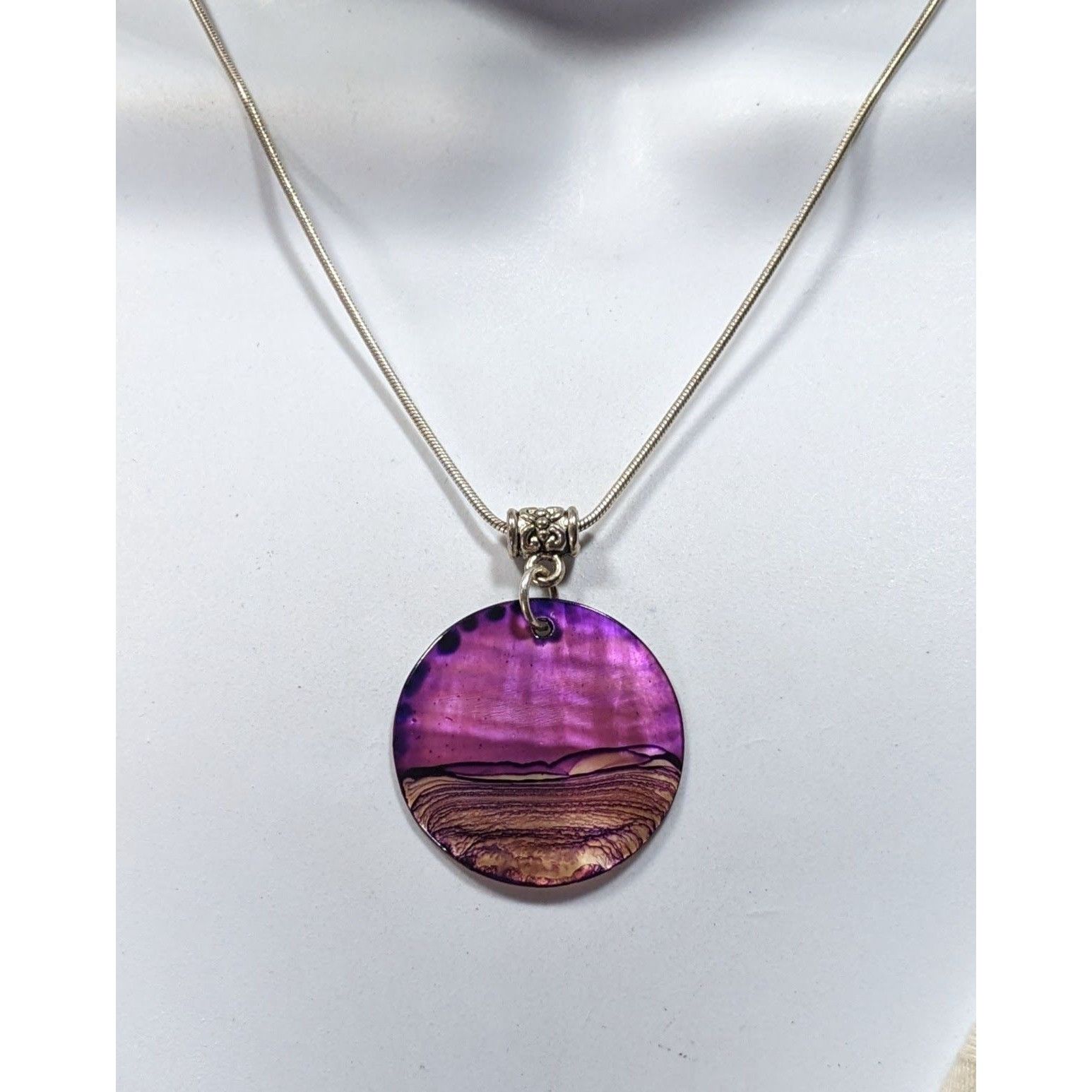 Other Artisan Signed Dyed Purple Shell Disc Necklace Size ONE SIZE - 6 Thumbnail