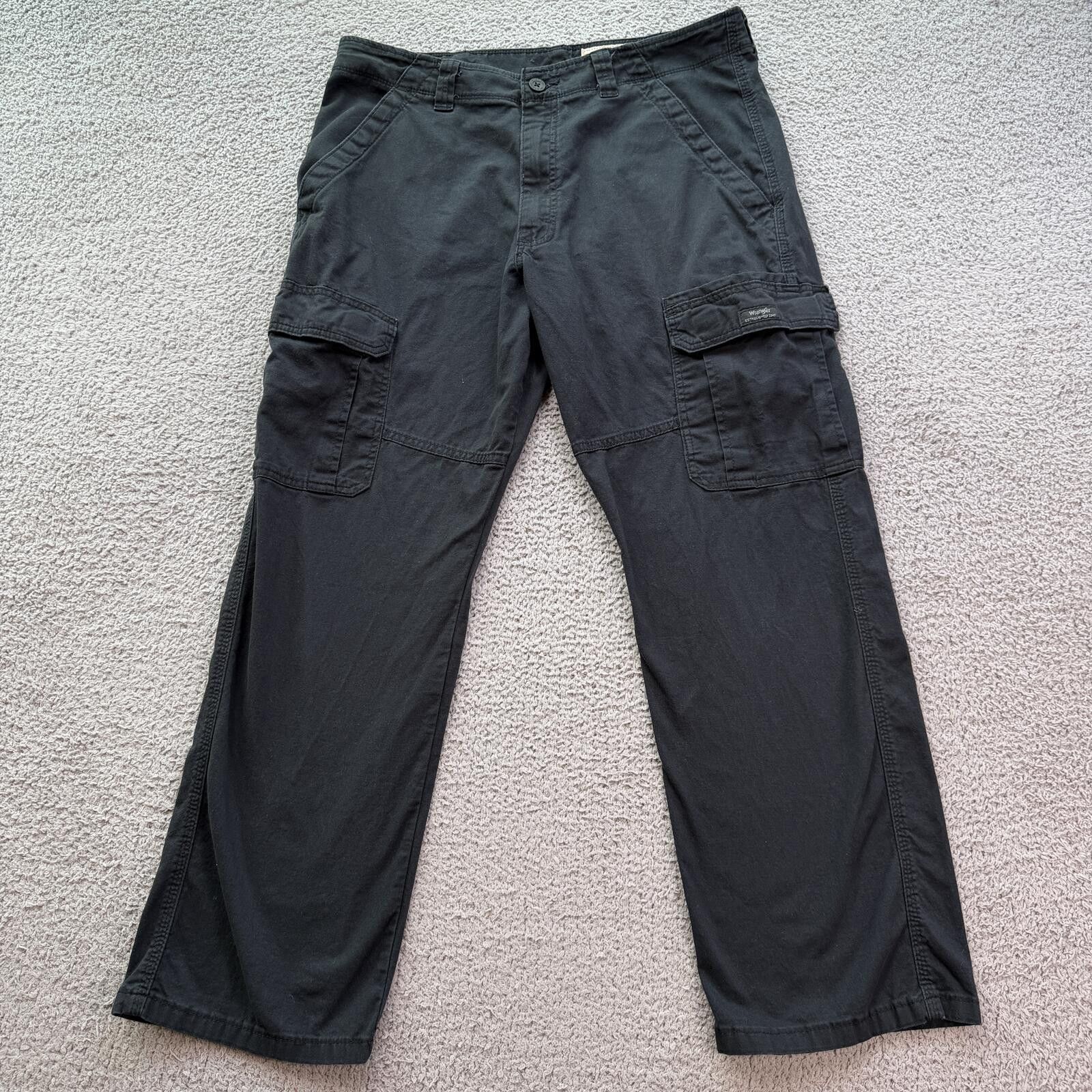 Wrangler Wrangler Relaxed Fit Black Cargo Pants Carpenter Pants 34x30 Size US 34 / EU 50 - 1 Thumbnail