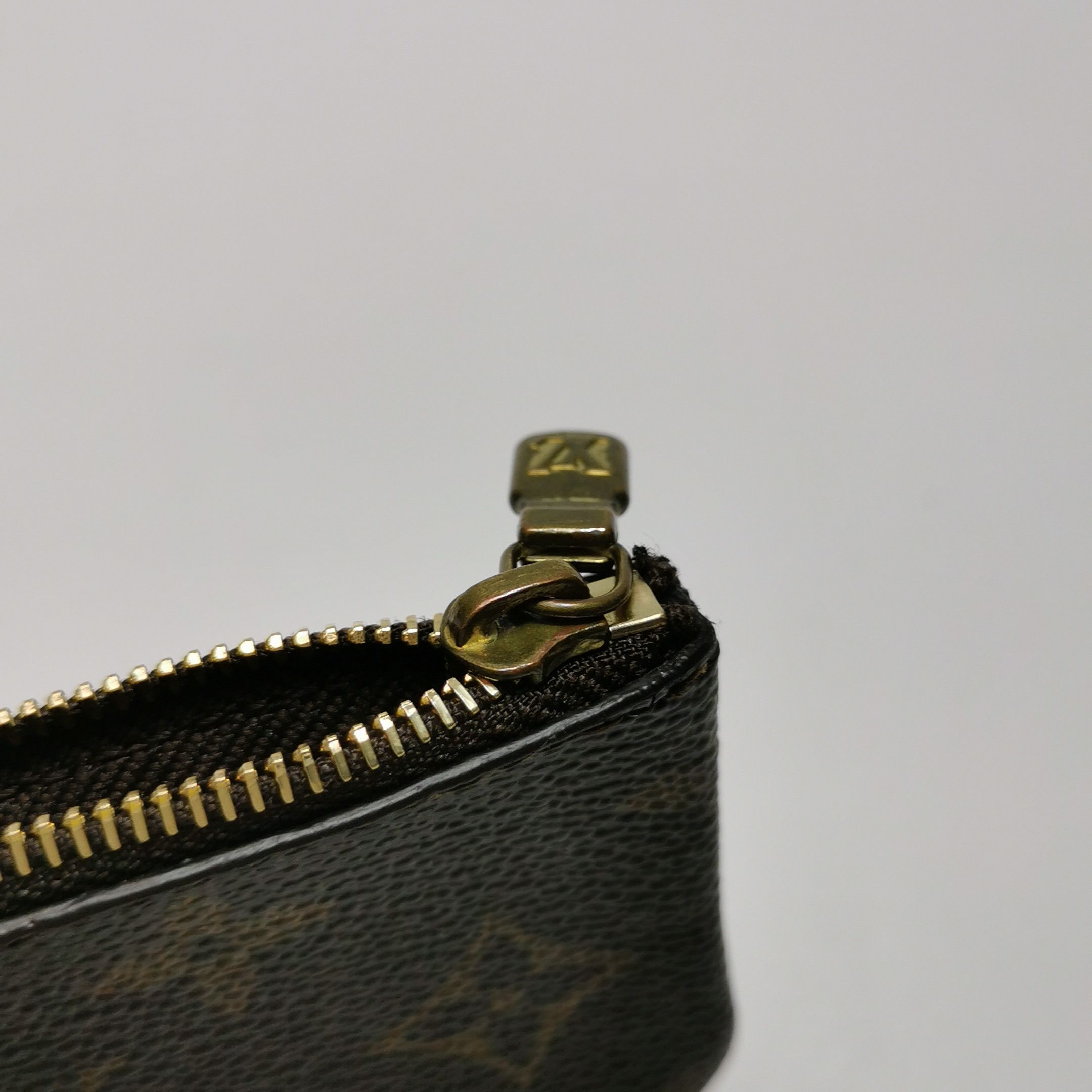 Louis Vuitton Louis Vuitton (LV) Monogram Print Zippered Vintage Coin Pur Size ONE SIZE - 3 Thumbnail