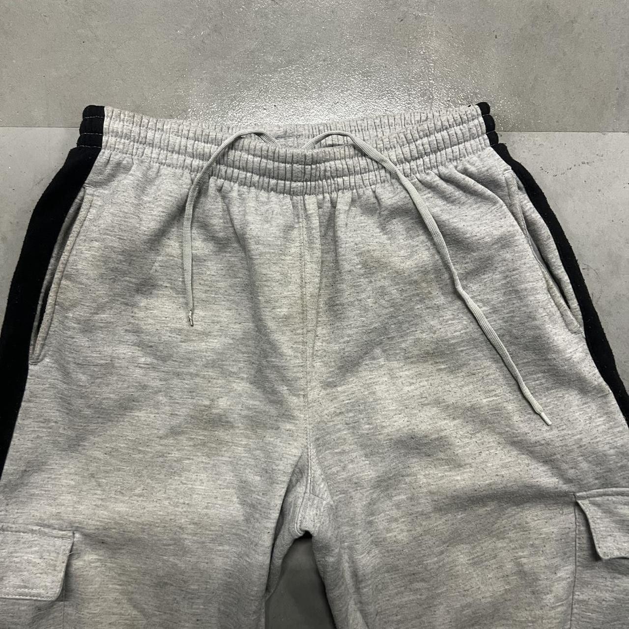 Airwalk × Vintage Vintage Y2K Grey and Black Airwalk Cargo Sweatpants! Size US 34 / EU 50 - 4 Thumbnail