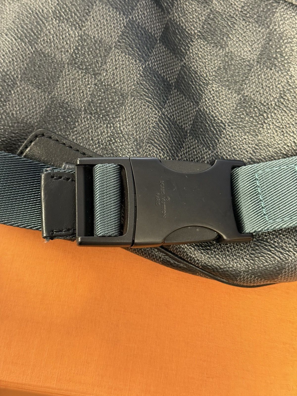 Louis Vuitton Louis Vuitton Navy Blue Discovery Belt Bag/ Cross Over 🧼 Size ONE SIZE - 16 Thumbnail
