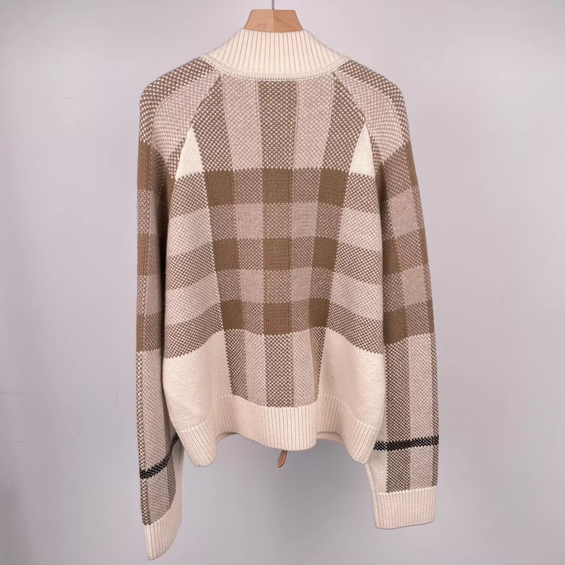 Burberry Burberry knit jacket M new with tags Size US M / EU 48-50 / 2 - 2 Thumbnail
