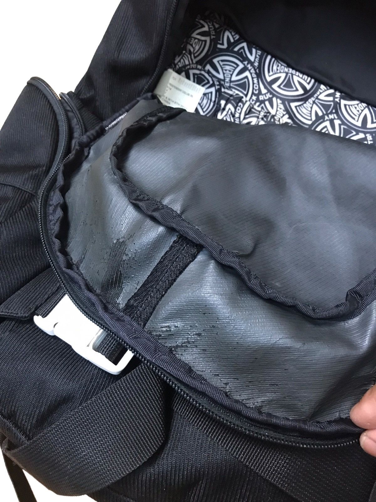 Dakine × Independent Truck Co. × Japanese Brand Dakine x Independent Black Bagpack Size ONE SIZE - 11 Thumbnail