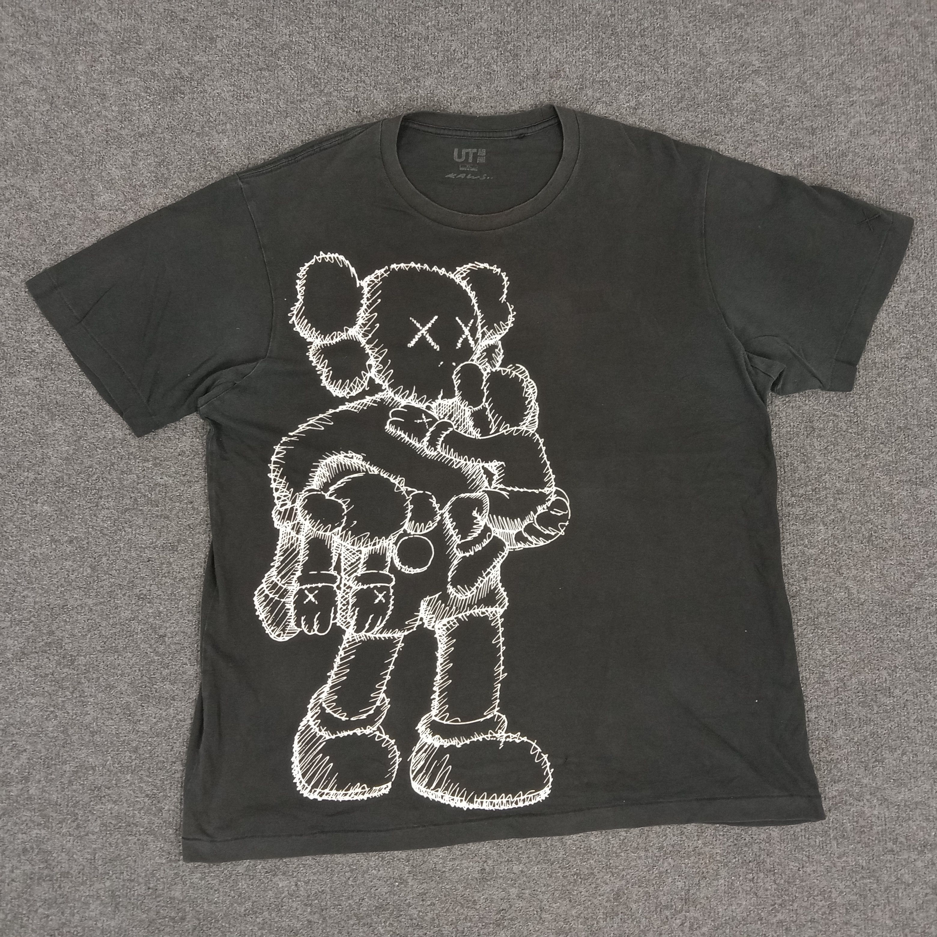 Kaws × Uniqlo × Vintage Kaws X Japanese Brand Mascot Design Tshirt Size US XL / EU 56 / 4 - 1 Thumbnail