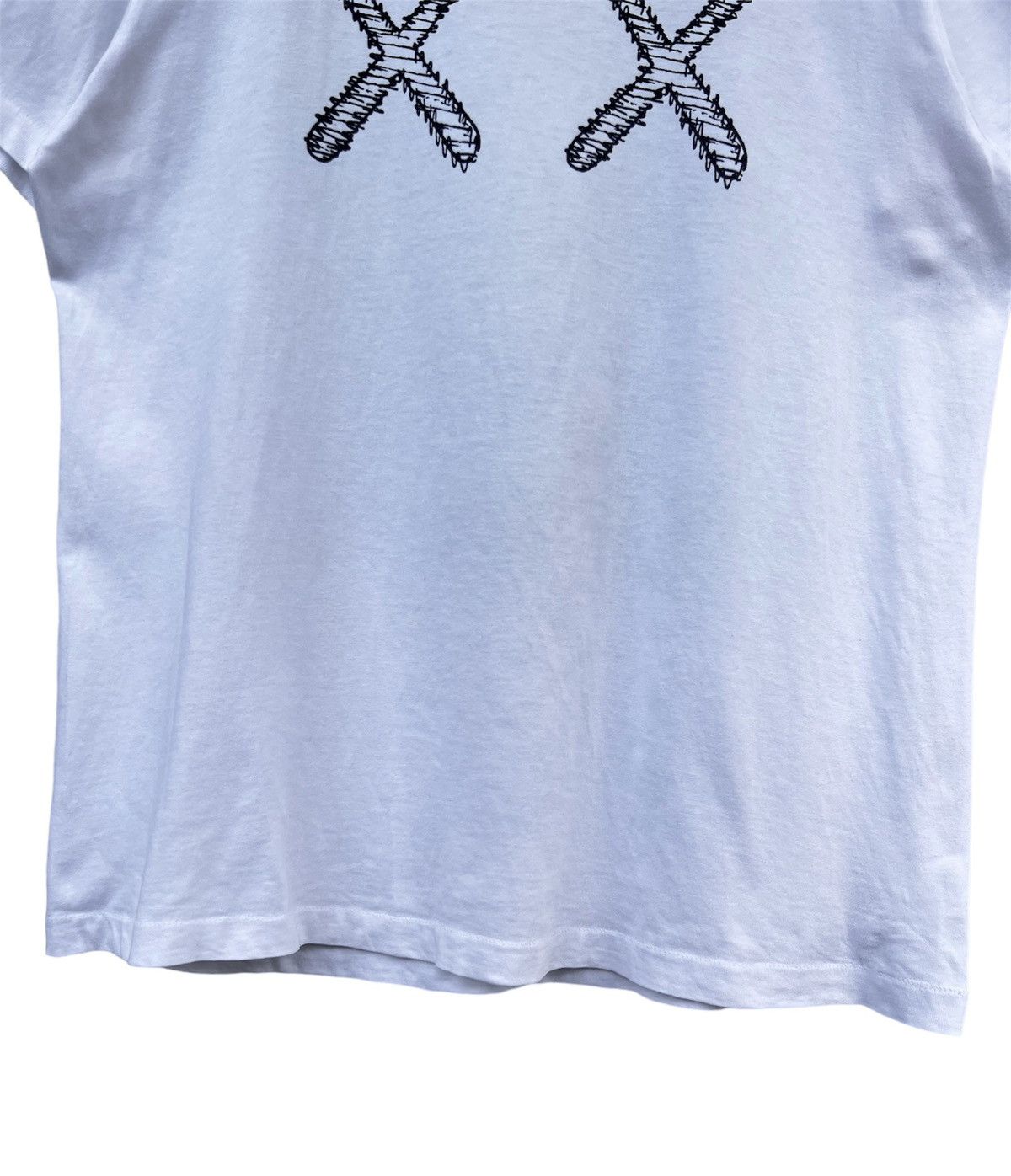 Kaws × Uniqlo Kaws X Uniqlo Shirt Skeleton Size US L / EU 52-54 / 3 - 3 Thumbnail