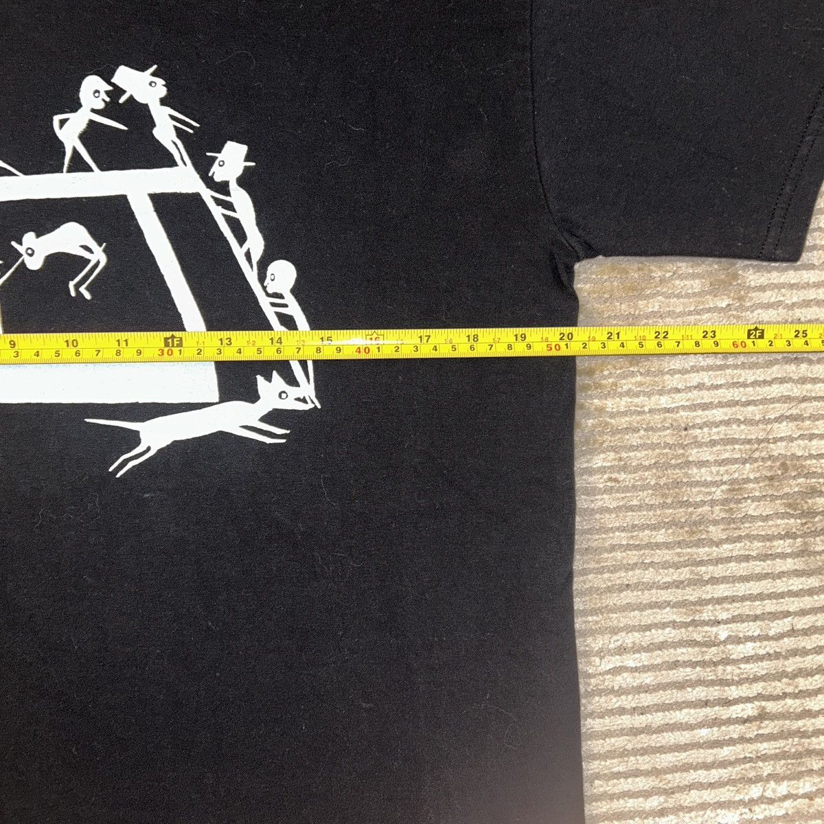 Vintage Black abstract art graphic tee – minimalist figures print Size US L / EU 52-54 / 3 - 4 Thumbnail