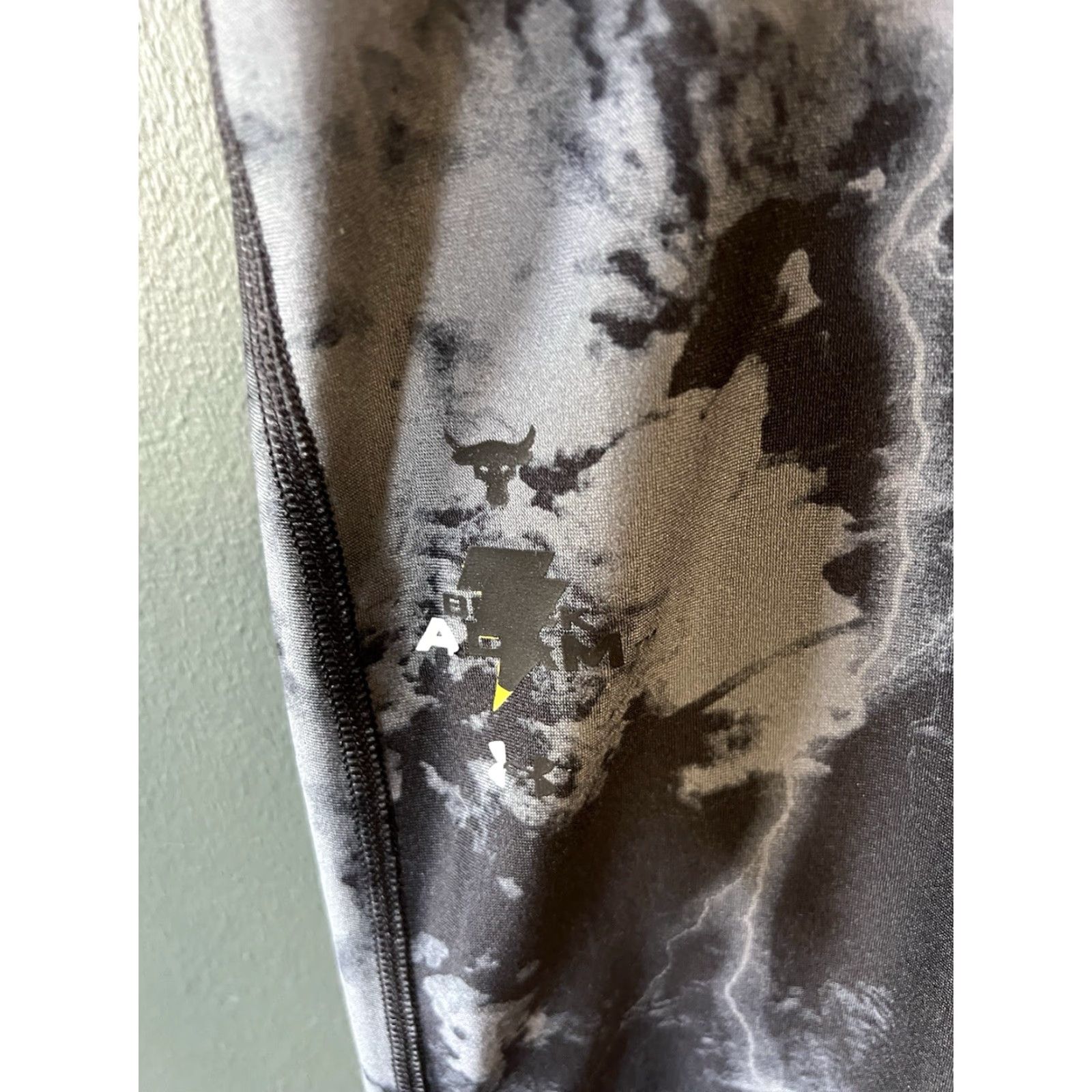 Under Armour Under Armour Womens Black Lightning Pattern Black Adam Leggings XL - Black, Compression, Activewear, Leggings, Size XL, Women Size 40" / US 18 - 3 Thumbnail