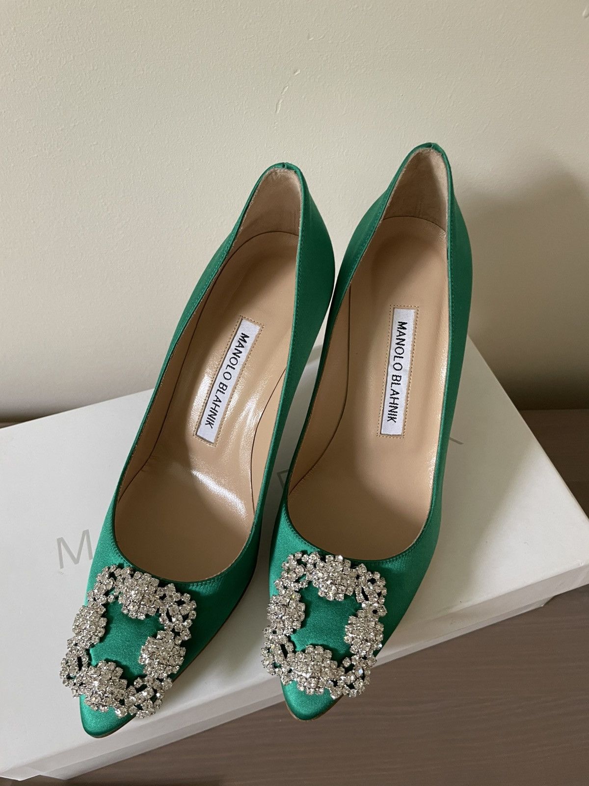 Manolo Blahnik Manolo Blahnik Hangisi Satin Pumps in Green Size US 6.5 / IT 36.5 - 12 Thumbnail