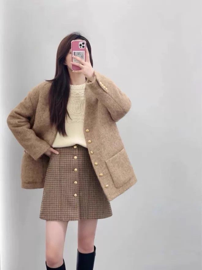 Celine CELINEWomen'sBeigeSolidButtonLongSleeveKnitSweater38 Size XS / US 0-2 / IT 36-38 - 8 Thumbnail